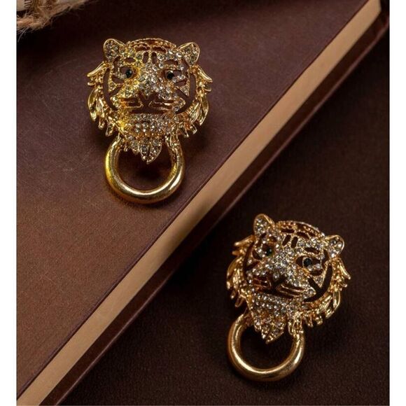 Lion Pierced Earrings - Picture 2 of 7